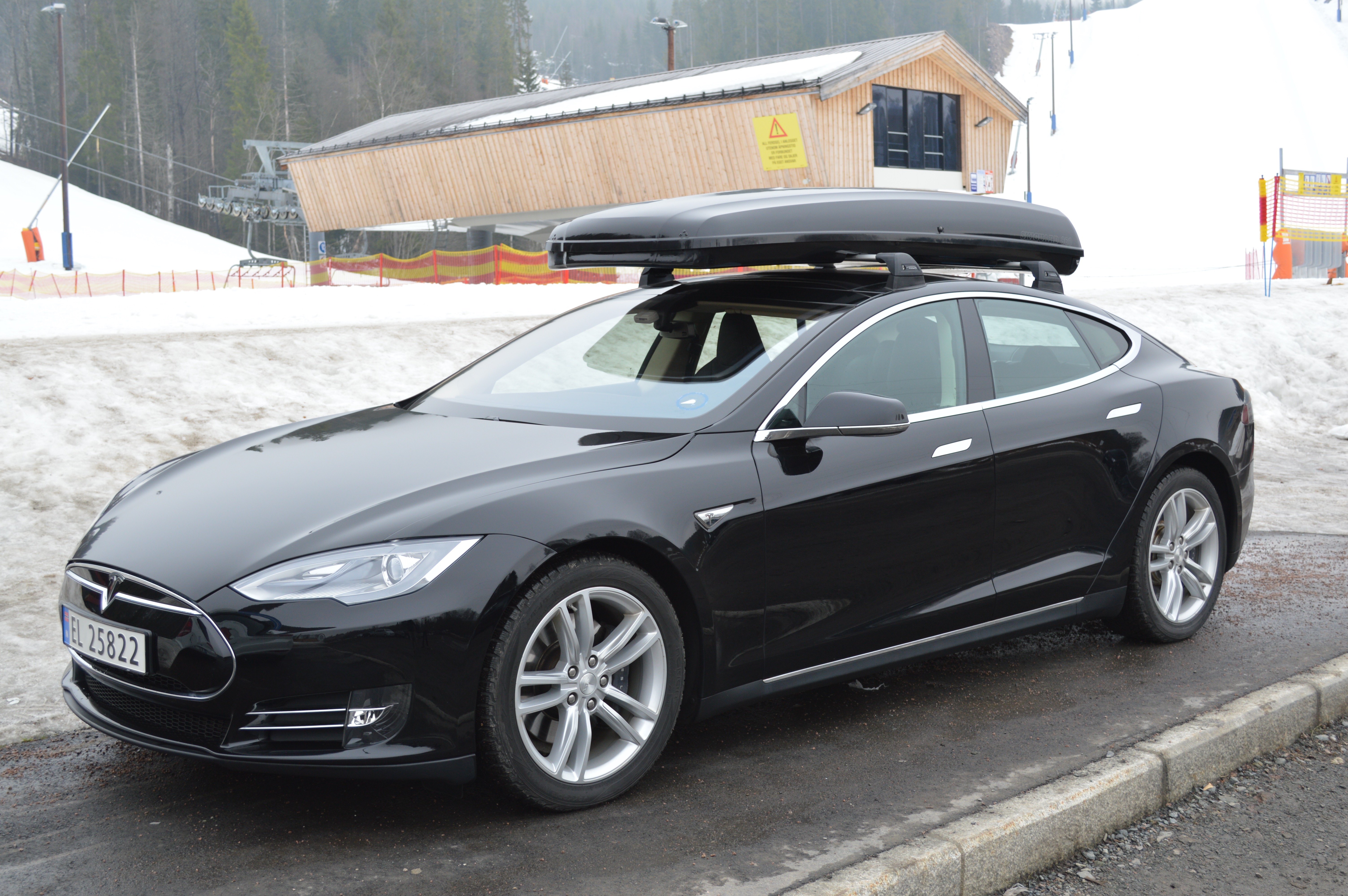 Tesla Model S, med Skigurd 830T